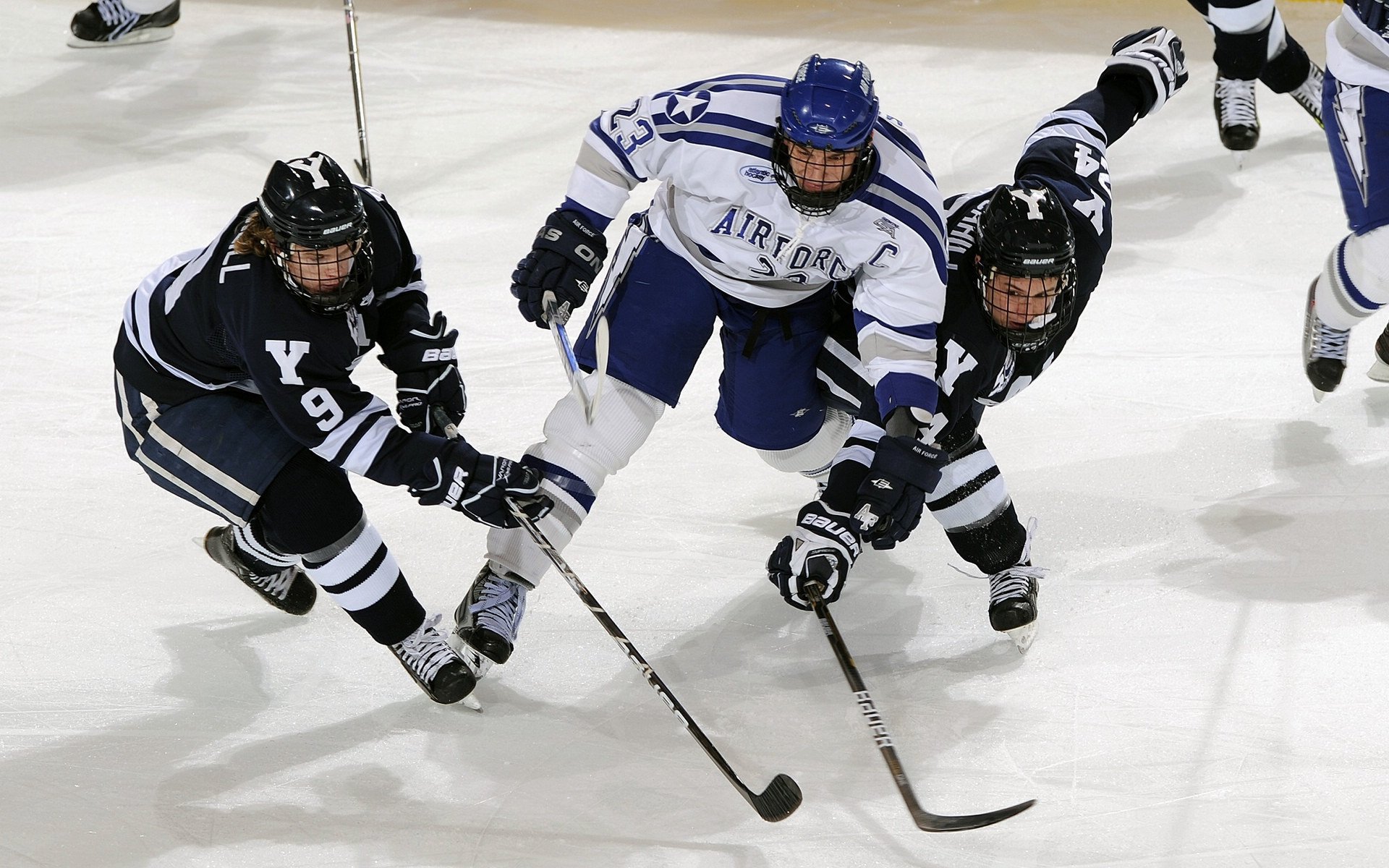 关键战中,他多次用冷静的罚球锁定胜局,成为“铁血”队伍的稳定器!