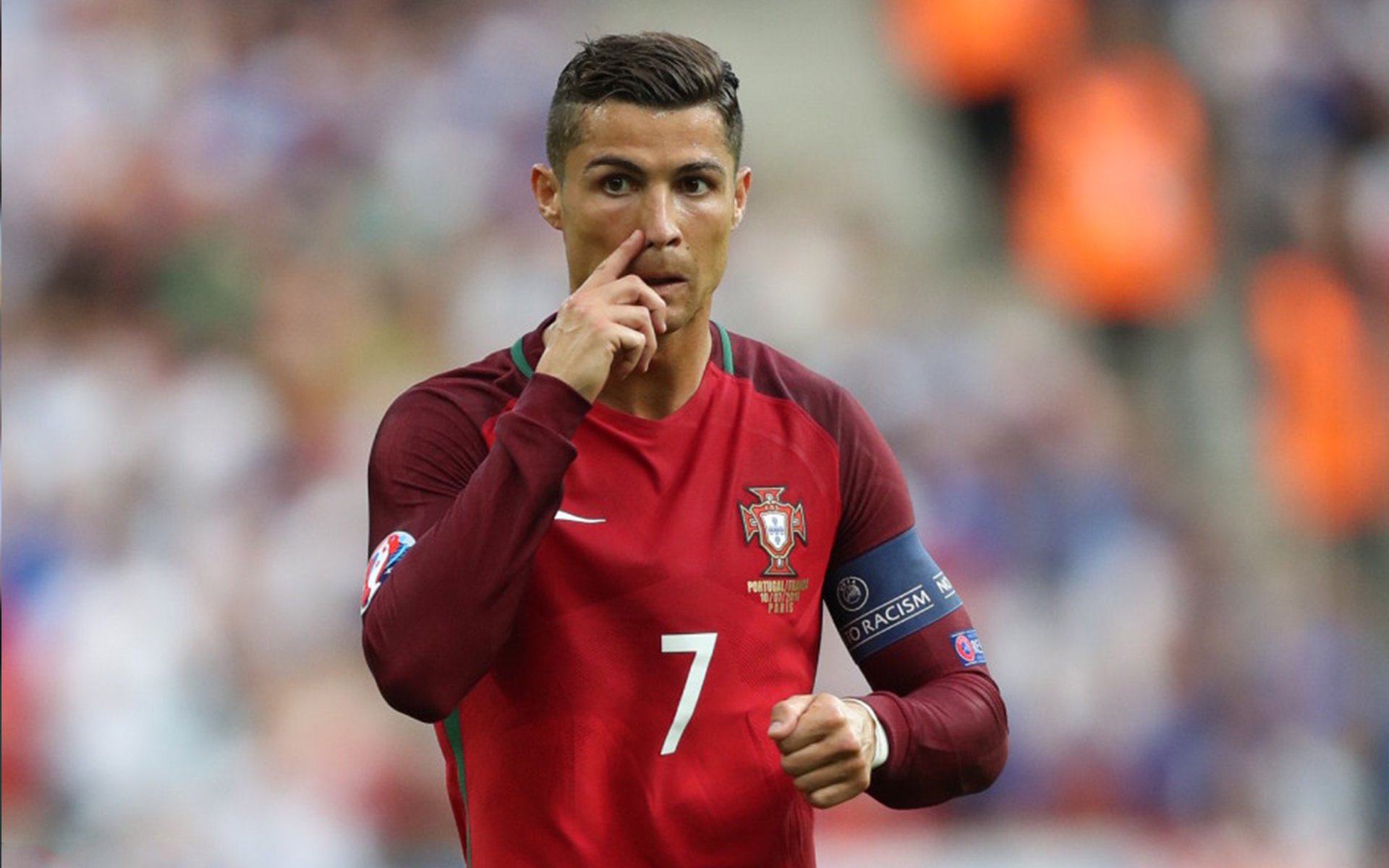 “校园足球文化节盛大开幕,推动全民体育运动”,校园足球文化节标语